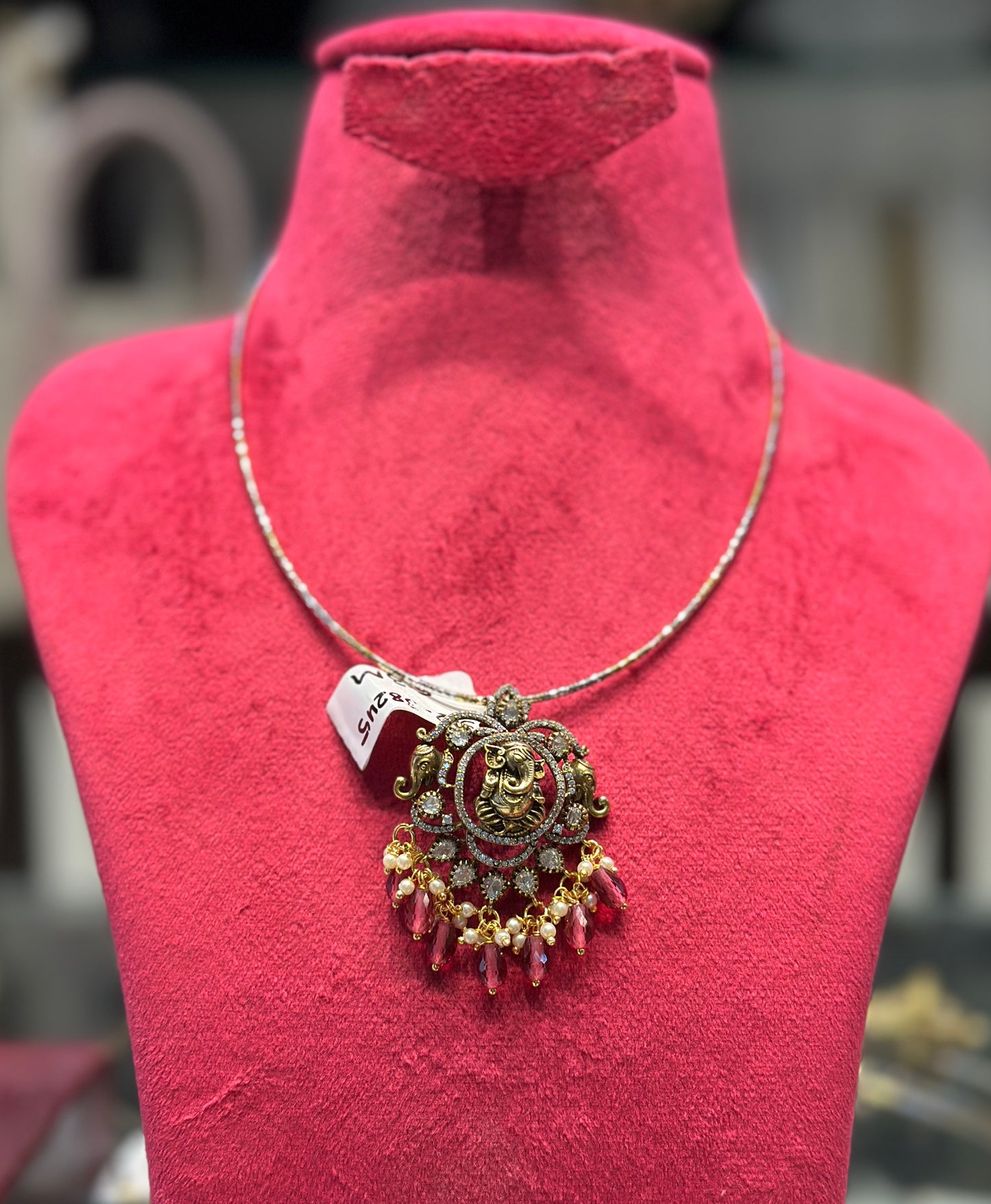 38245 Locket with chain