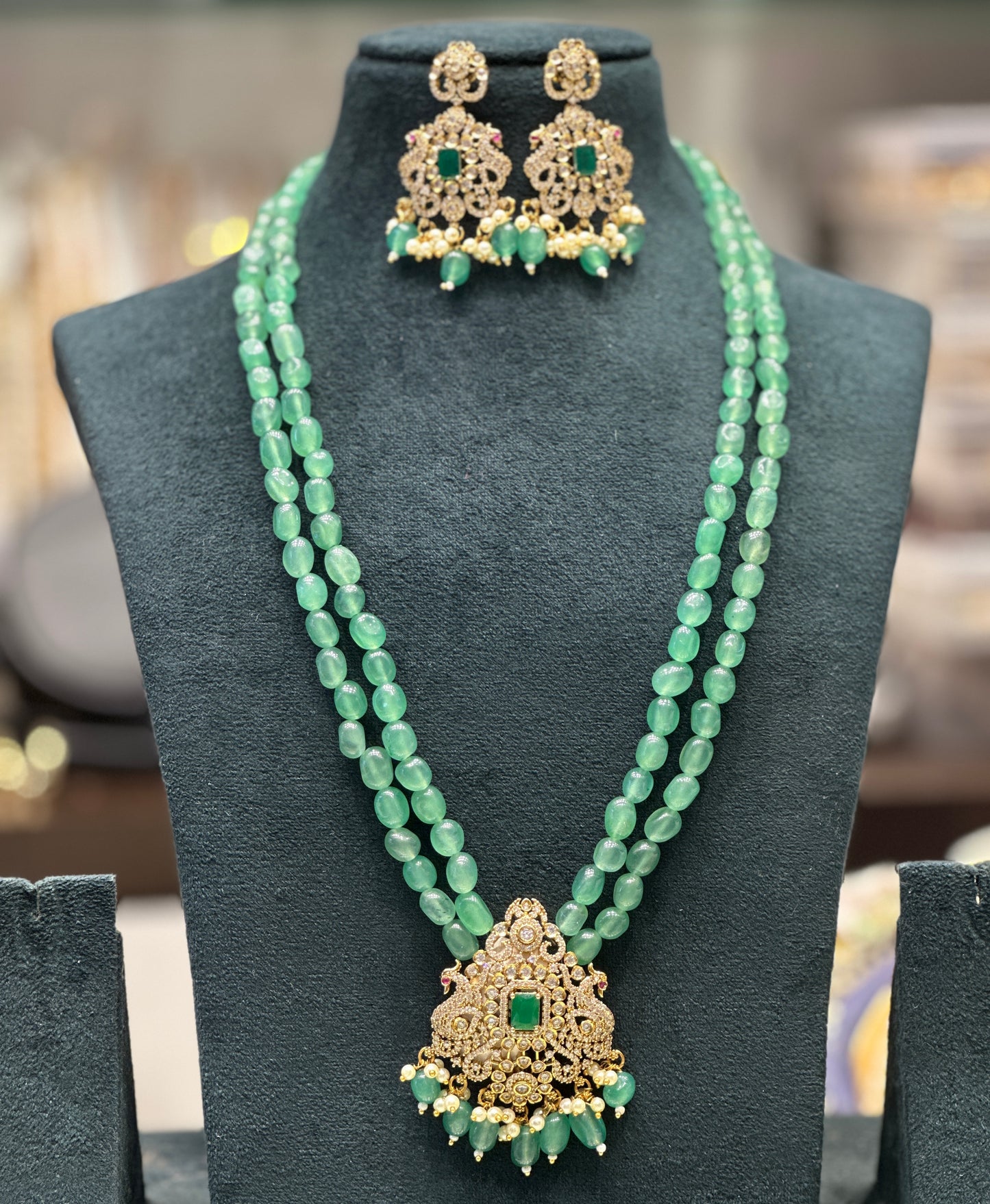 30185 Green monalisa beads with Victorian peacock pendant set