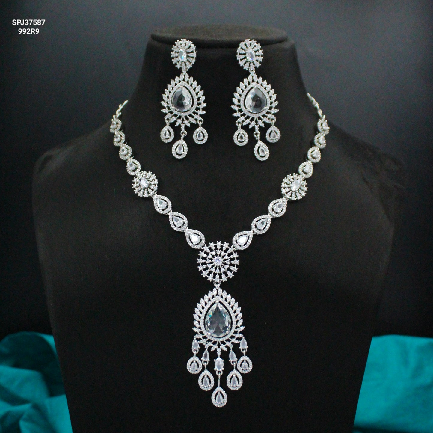 Platinum Single-Line Necklace with Rhodium Polish