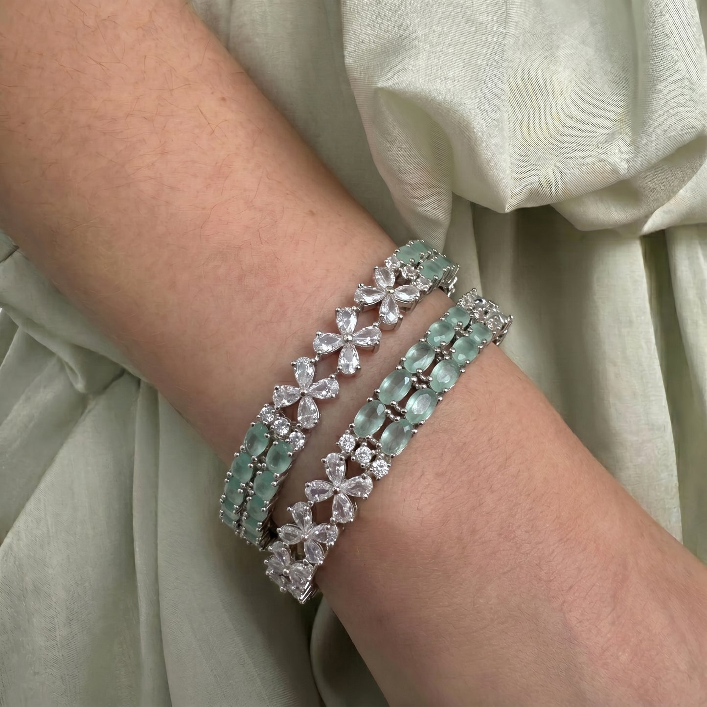 12918 platinum mint stone bangle