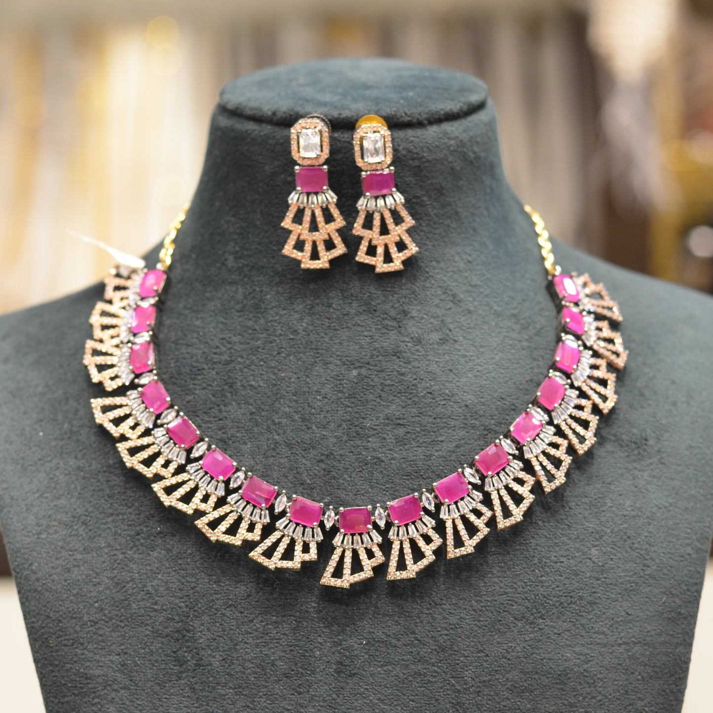 Victorian pink short necklace 16164