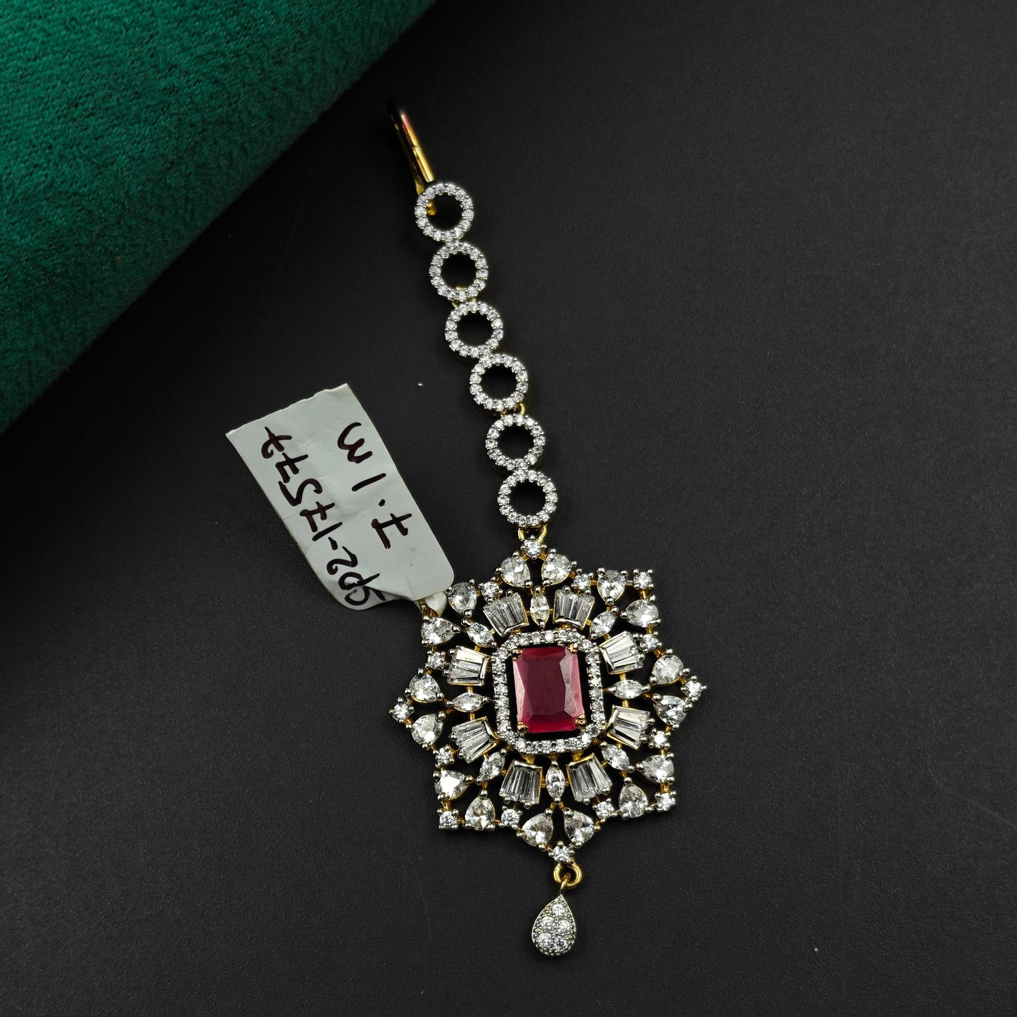 17577 GJ MaangTika Start Design Red Square Stone