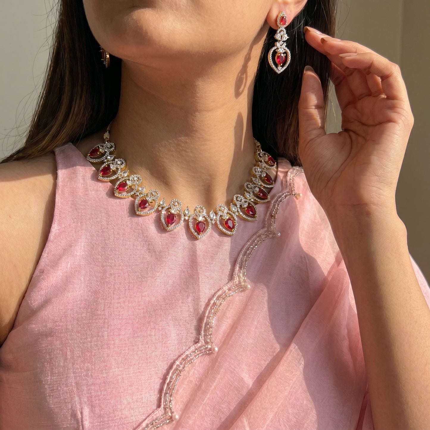 17868 Real diamond look short necklace with cutting red stones and hangings