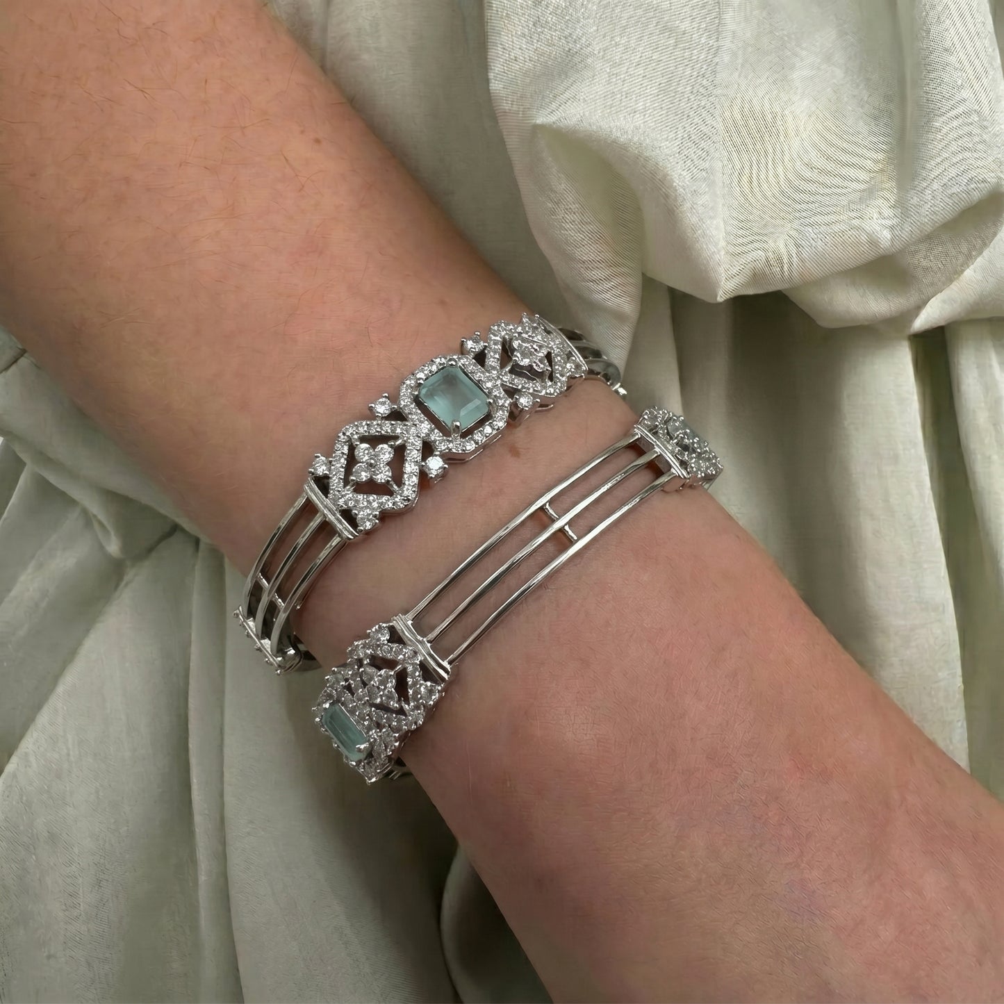 18474 platinum mint stone bangle