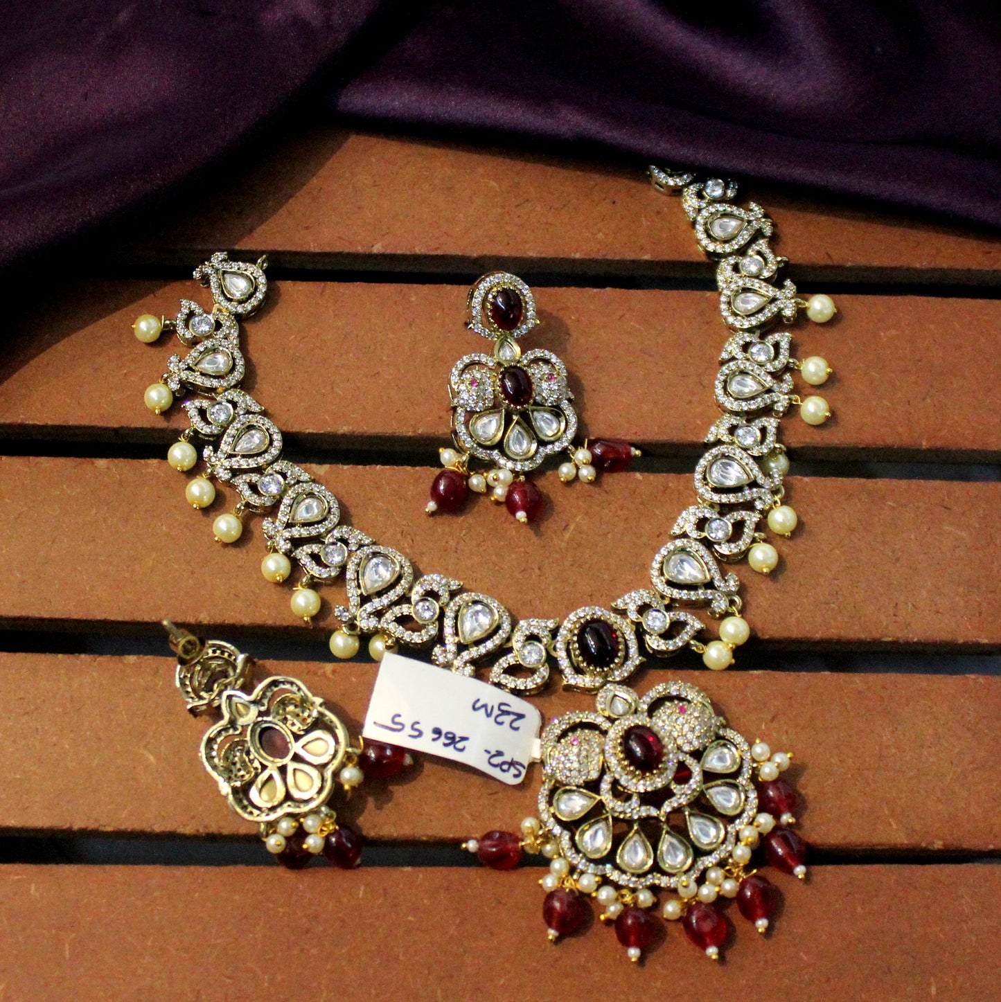 Victorian simple necklace with screwback earrings 26655