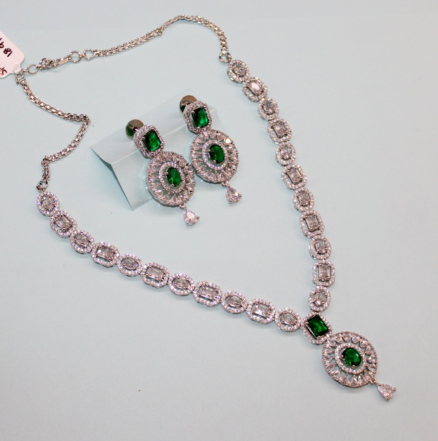 26880 Platinum necklace  green