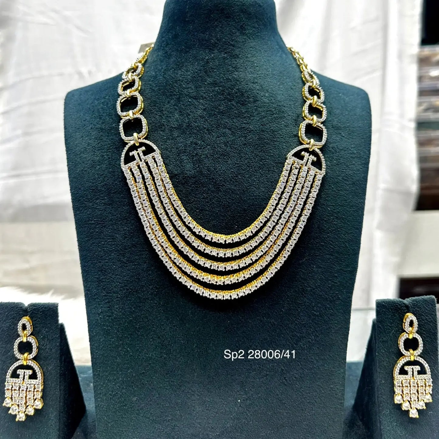 5 lines Diamond look Necklace 28006