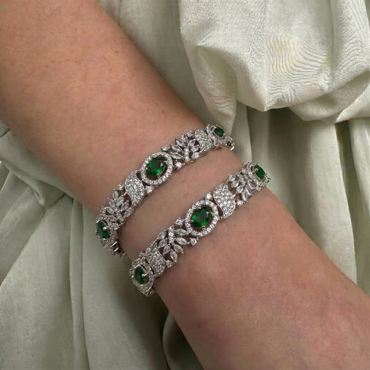 28021 platinum green stone bangle