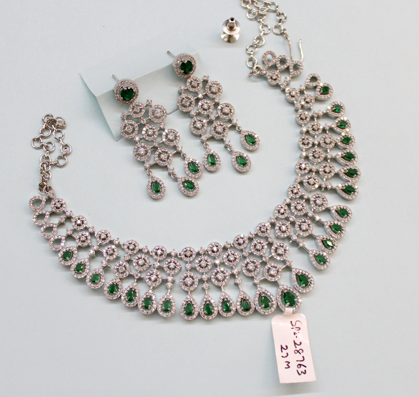 28763  Platinum necklace green