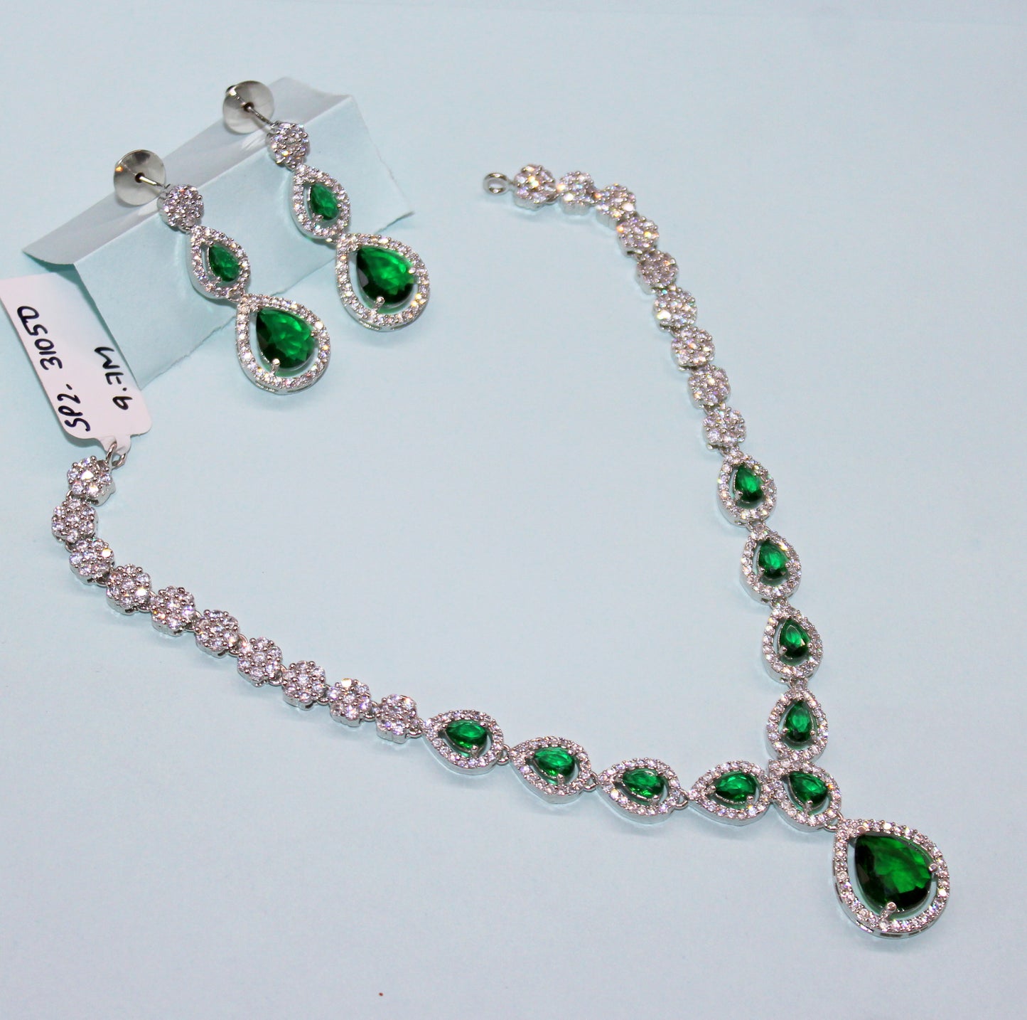 31050 Platinum drop necklace green