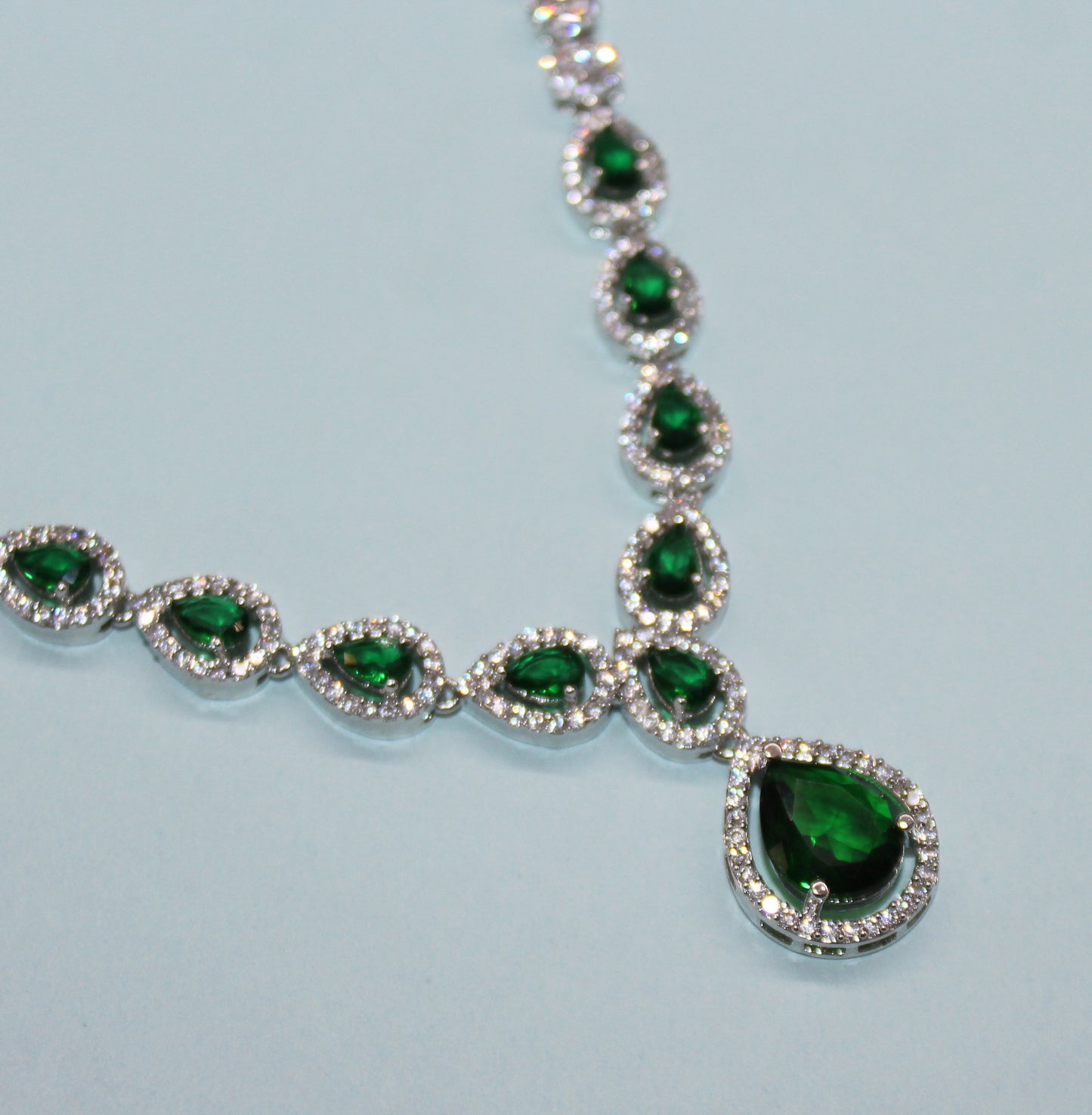 31050 Platinum drop necklace green