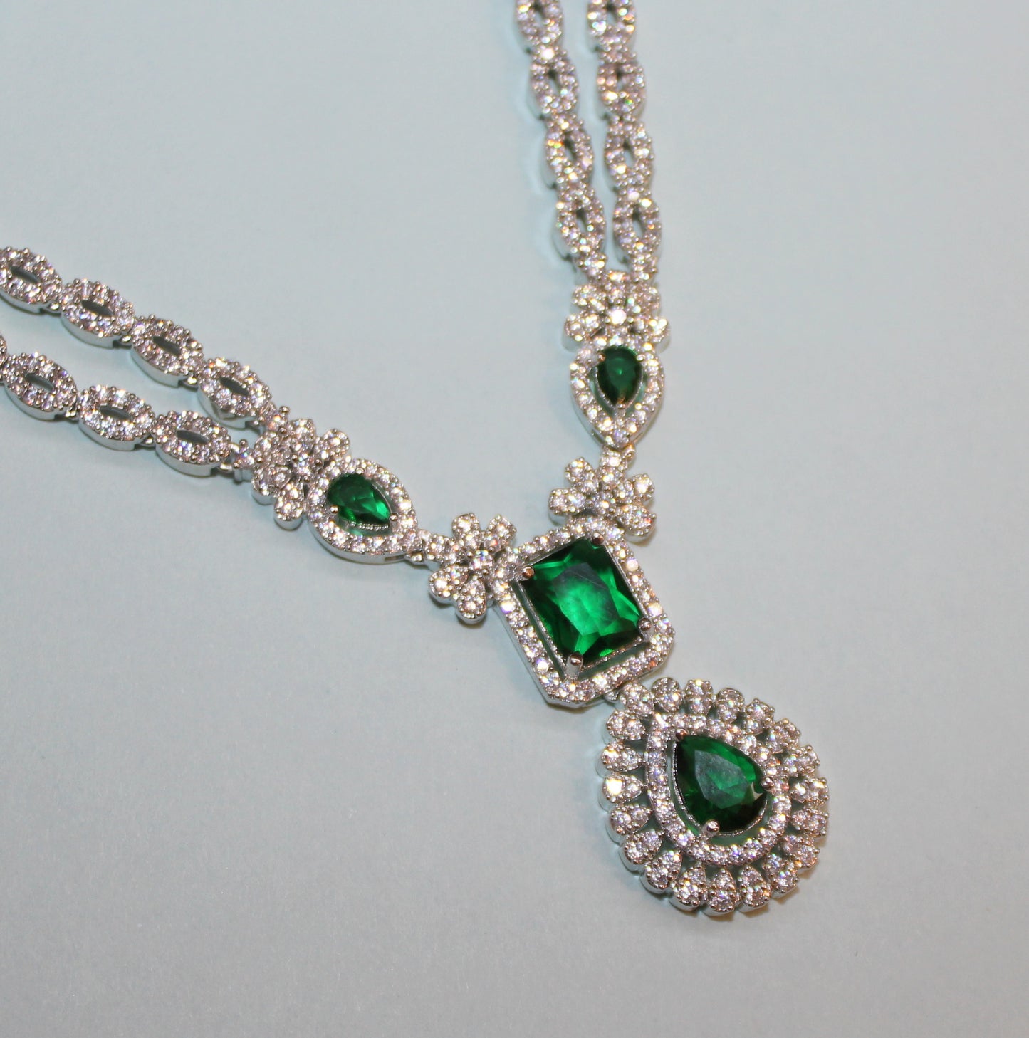 31073 Platinum 2 layers green stone necklace