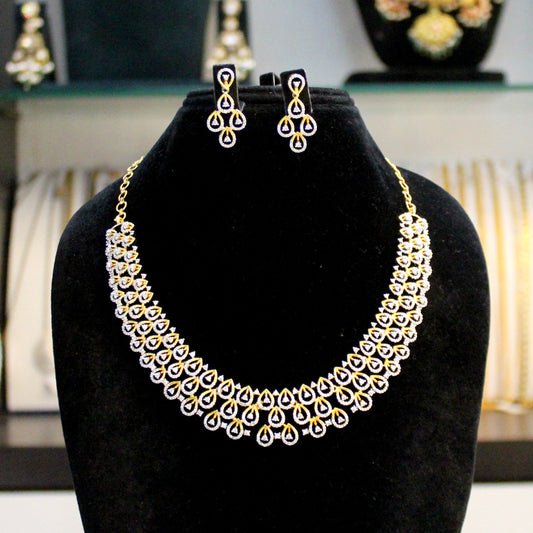 Diamond look full white necklace 32611