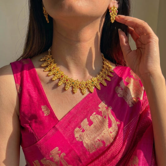 3335 Gold Look alike matte floral necklace