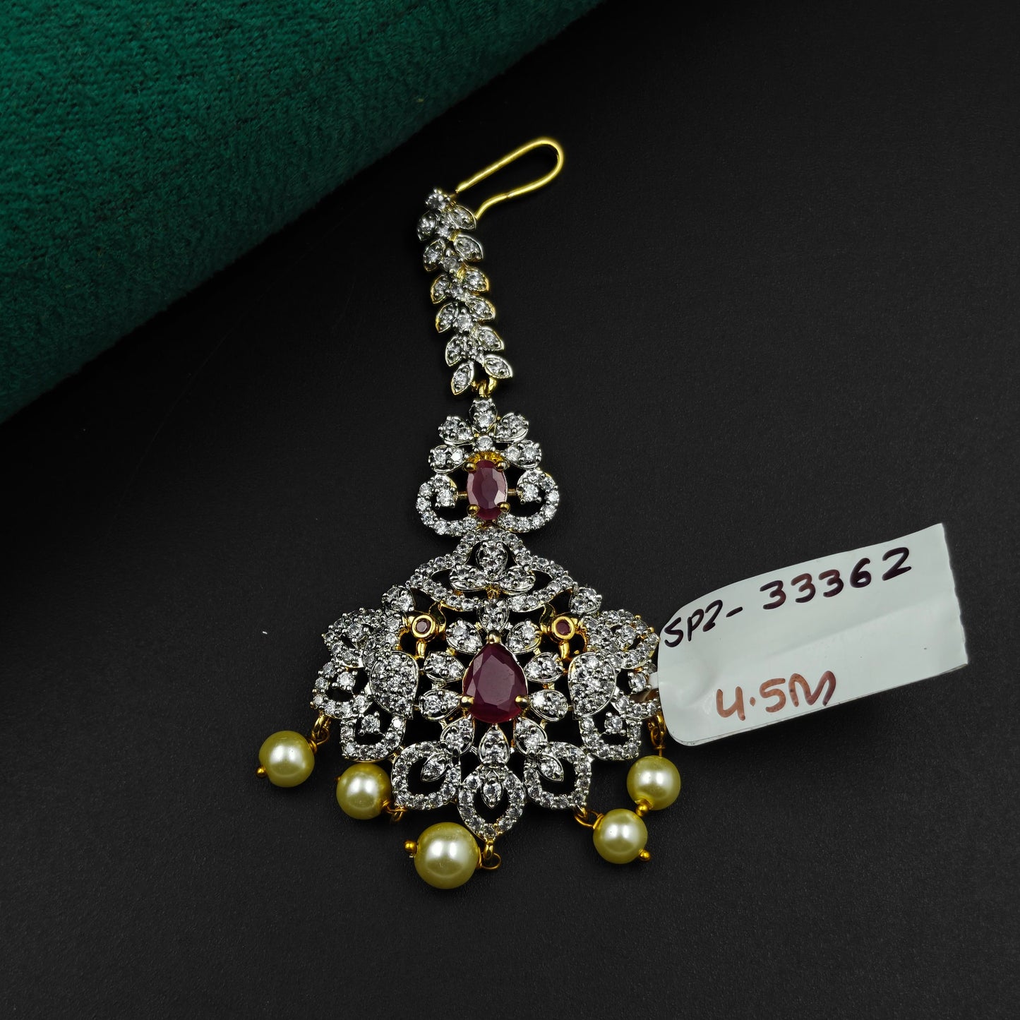 33362 GJ MaangTika Red Peacock