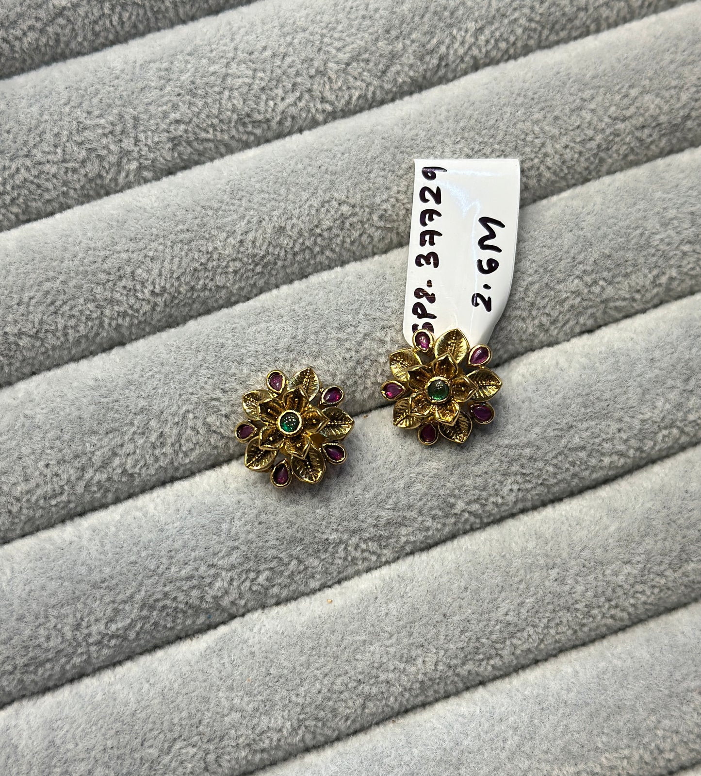 37729 Flower studs