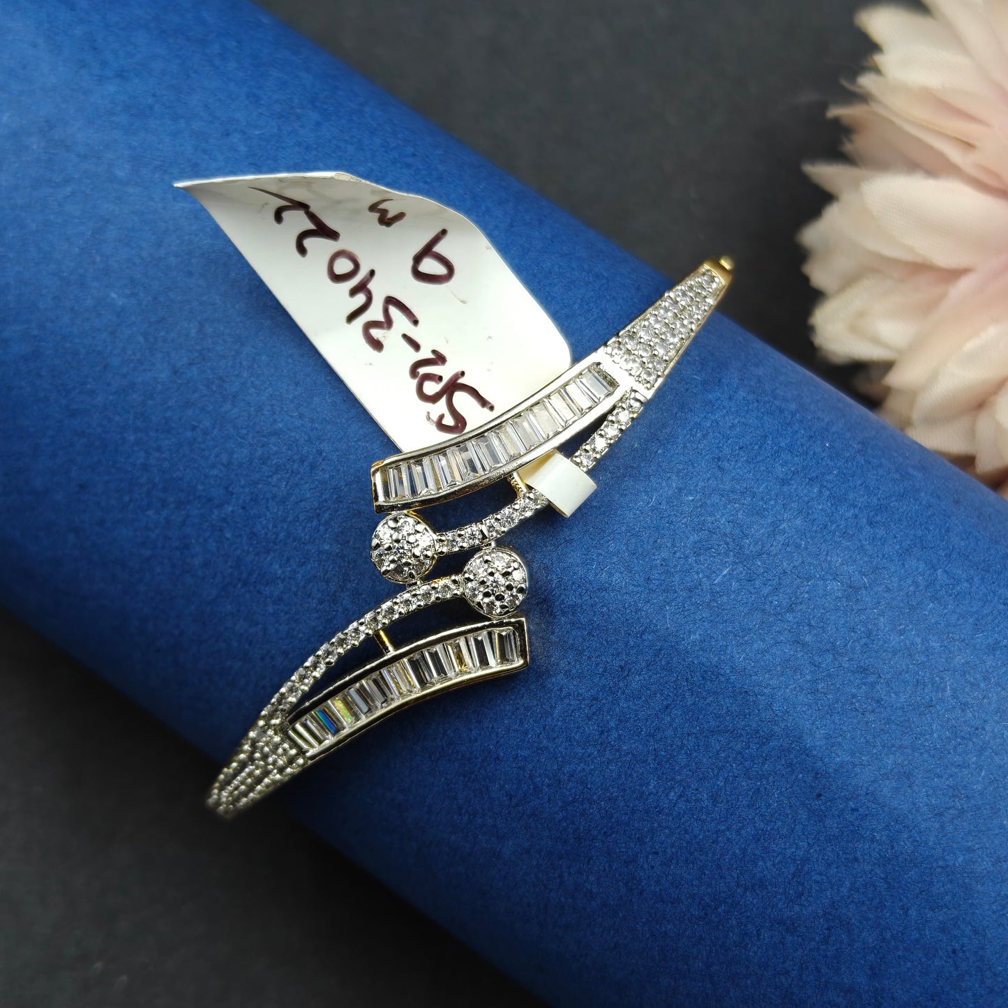 GJ openable bracelet