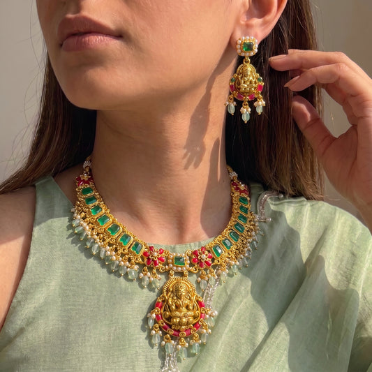 36343 Coral Nakshi short necklace with duplet stones