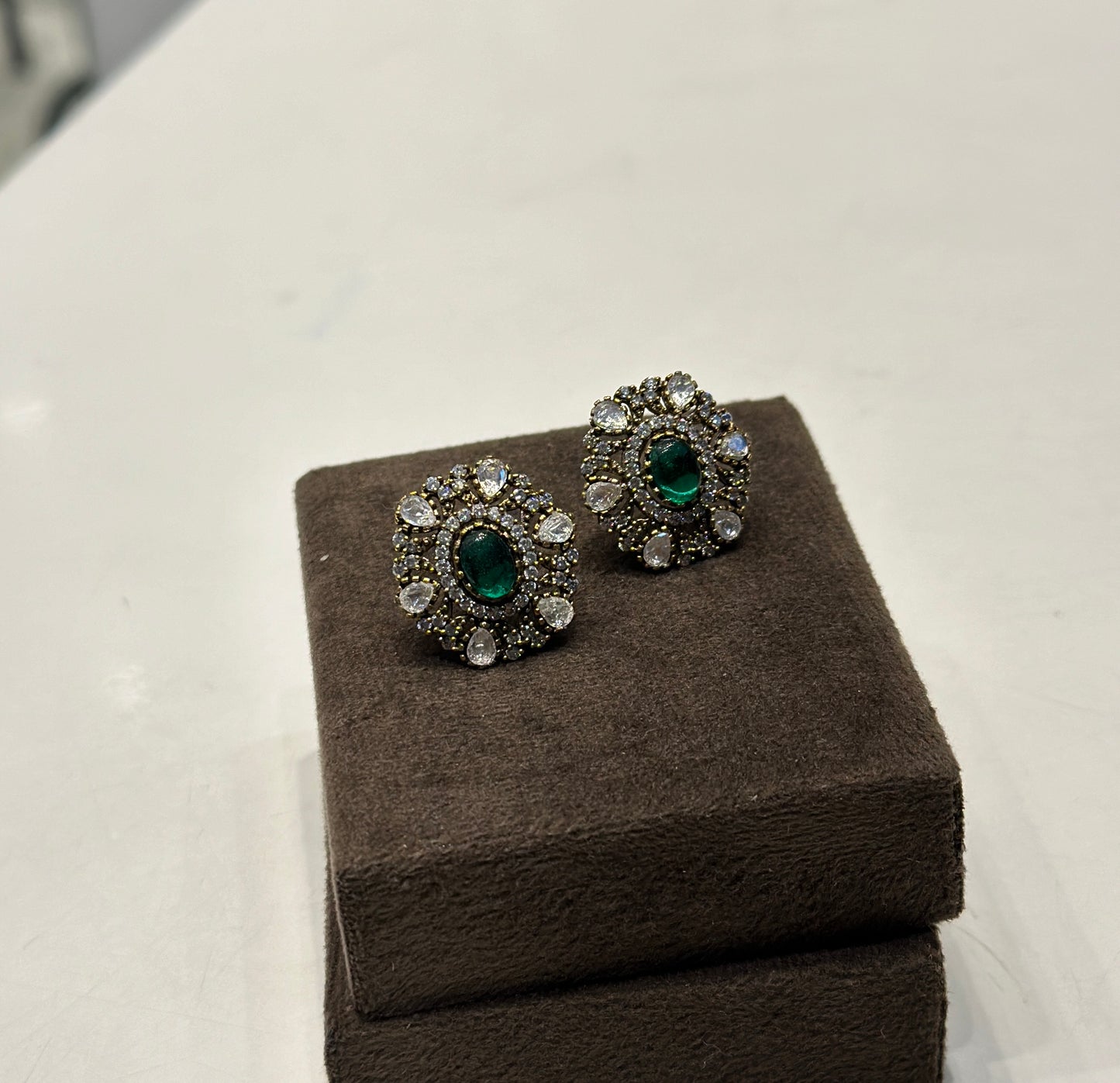 34819 Victorian green studs