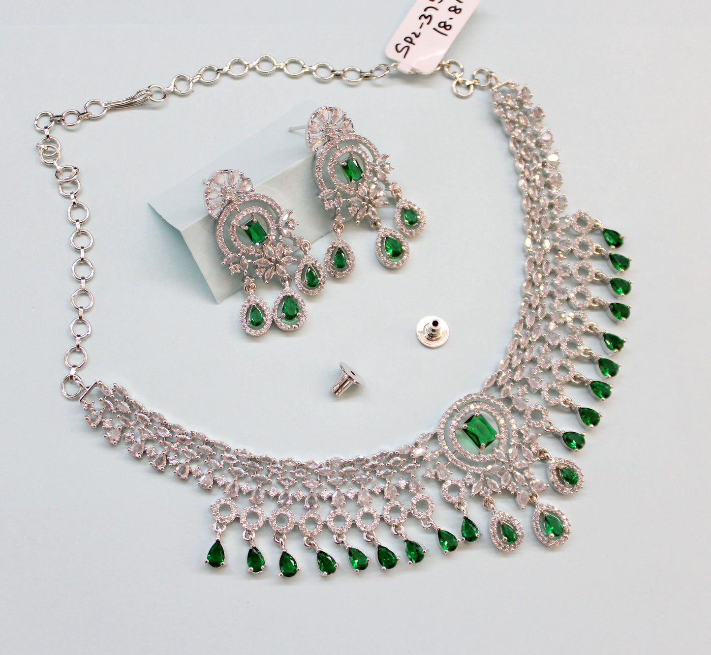 37584 Platinum green necklace