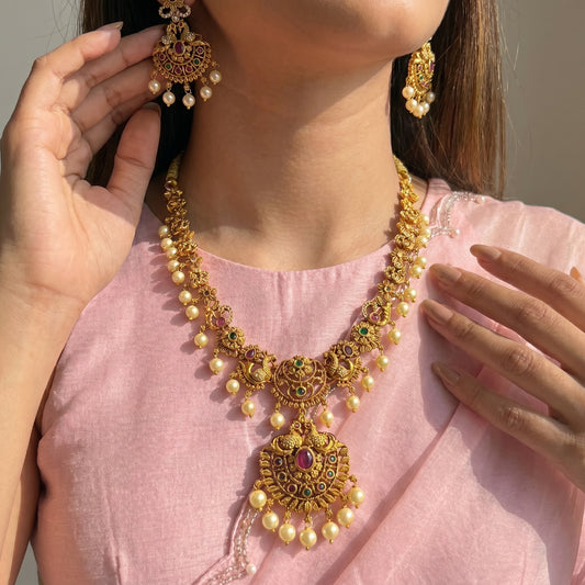 38347 matte necklace