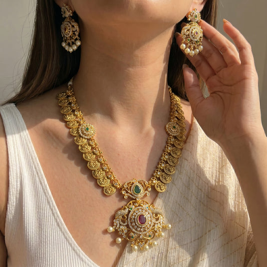 38495 Real Look Kasulu short necklace with Locket