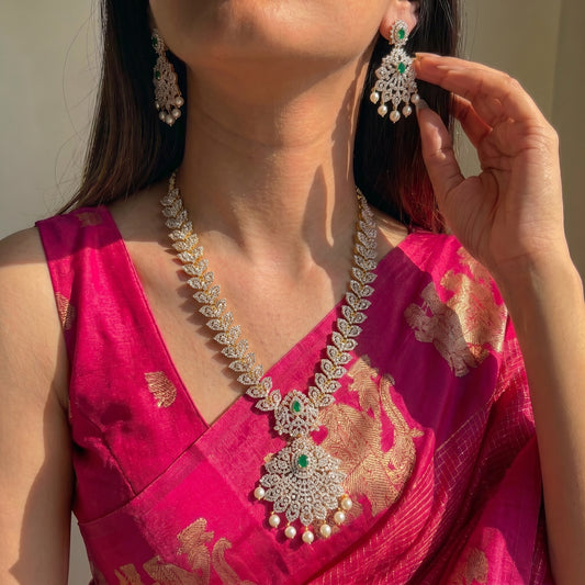 38505 GJ long necklace with emerald stones