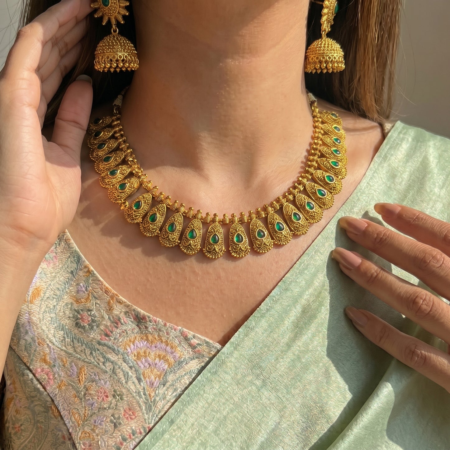 38798 Nakshi finishing gold look fancy necklace with screwback earrings