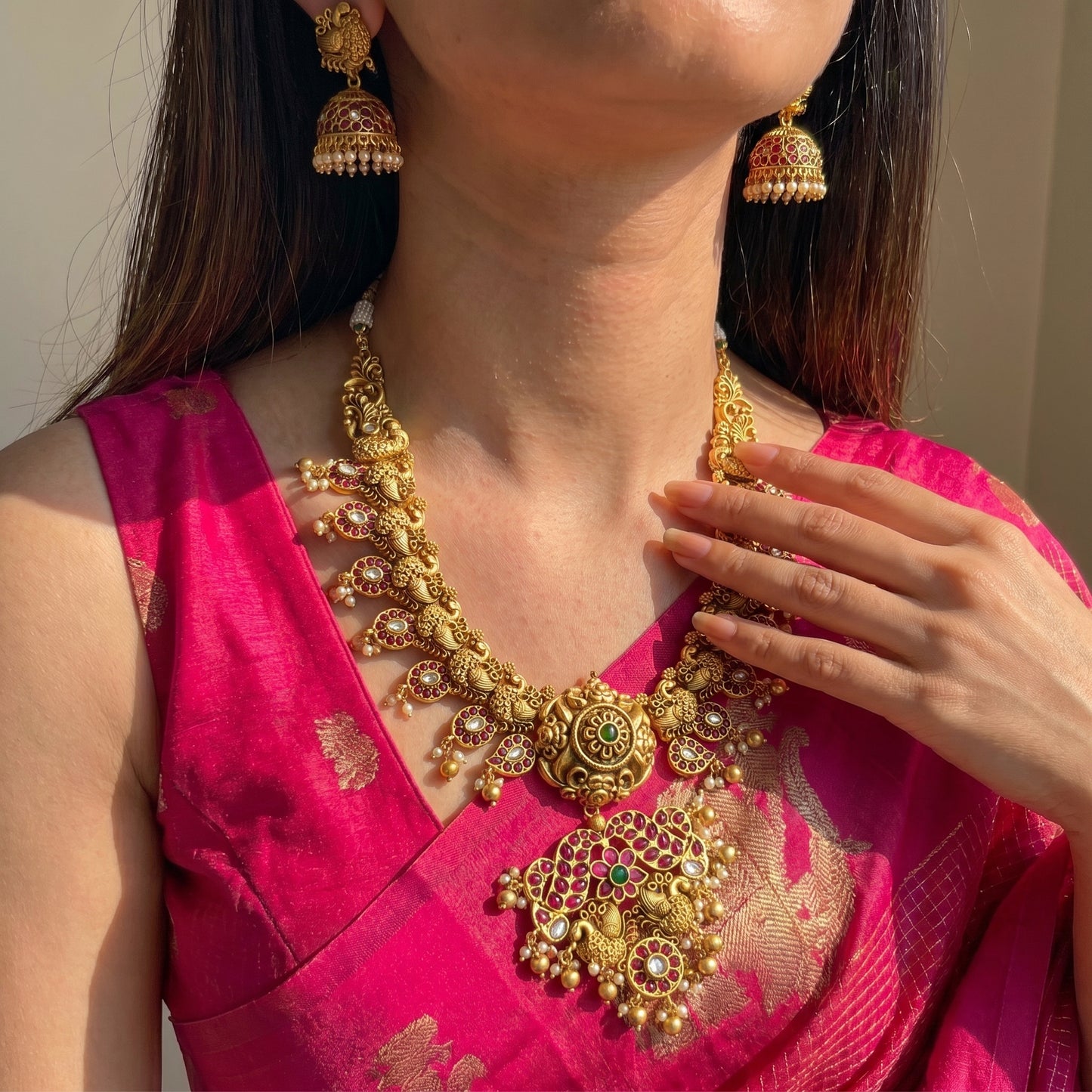 Pota Stone Short Necklace With Golden Balls And Push Back Earrings
