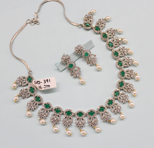 391 Platinum necklace with pearls