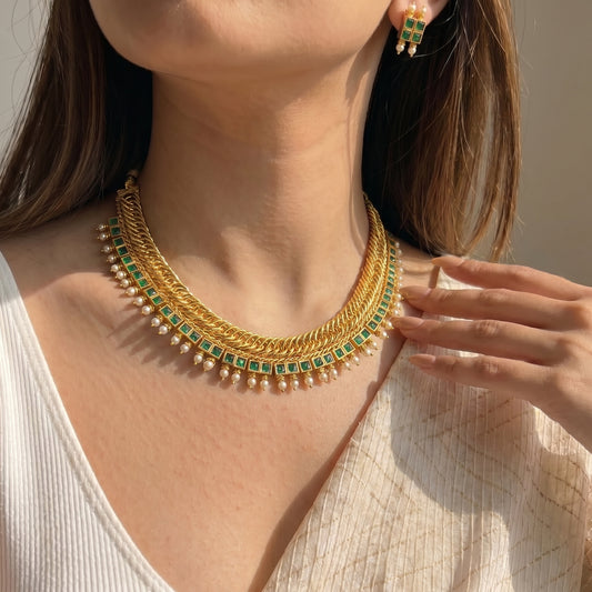 39243 Jadau short necklace in jalebi pattern
