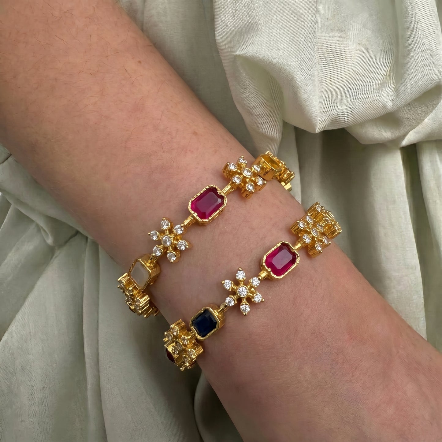 39630 Star pattern navratna bangles