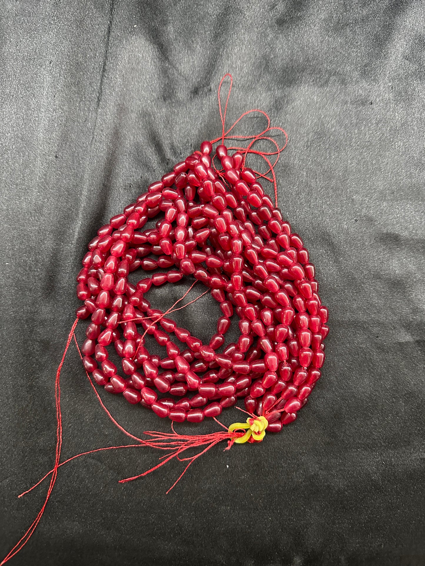 Maroon tear beads per line