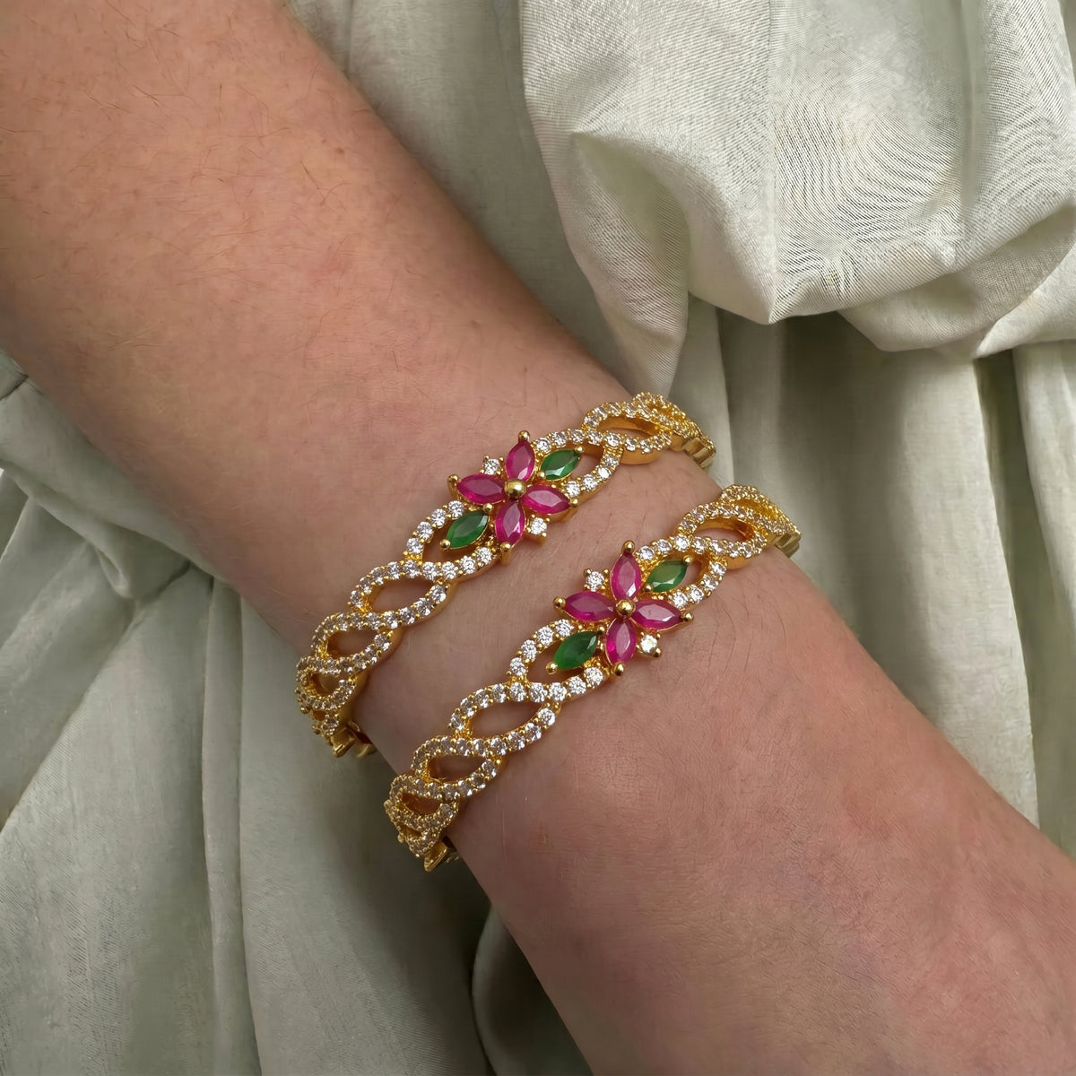 40632 Multi Stone Flower Bangle