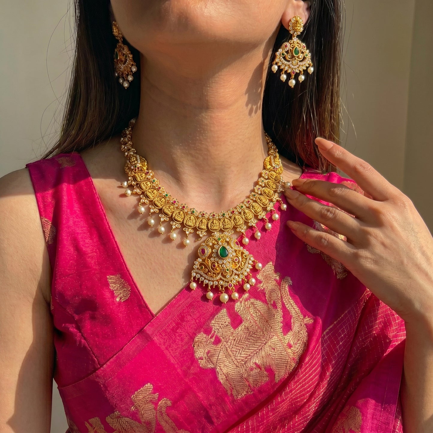 40840 Matte Kasulu Short Necklace Set With Locket