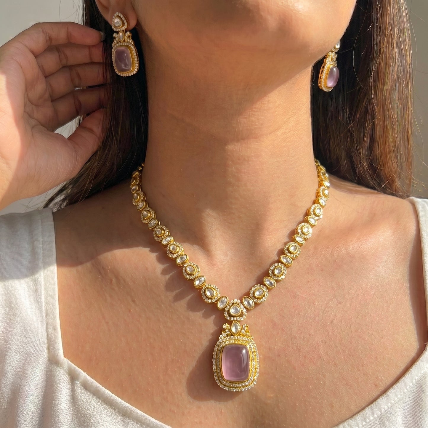 Victorian purple short necklace with mozzonite stone