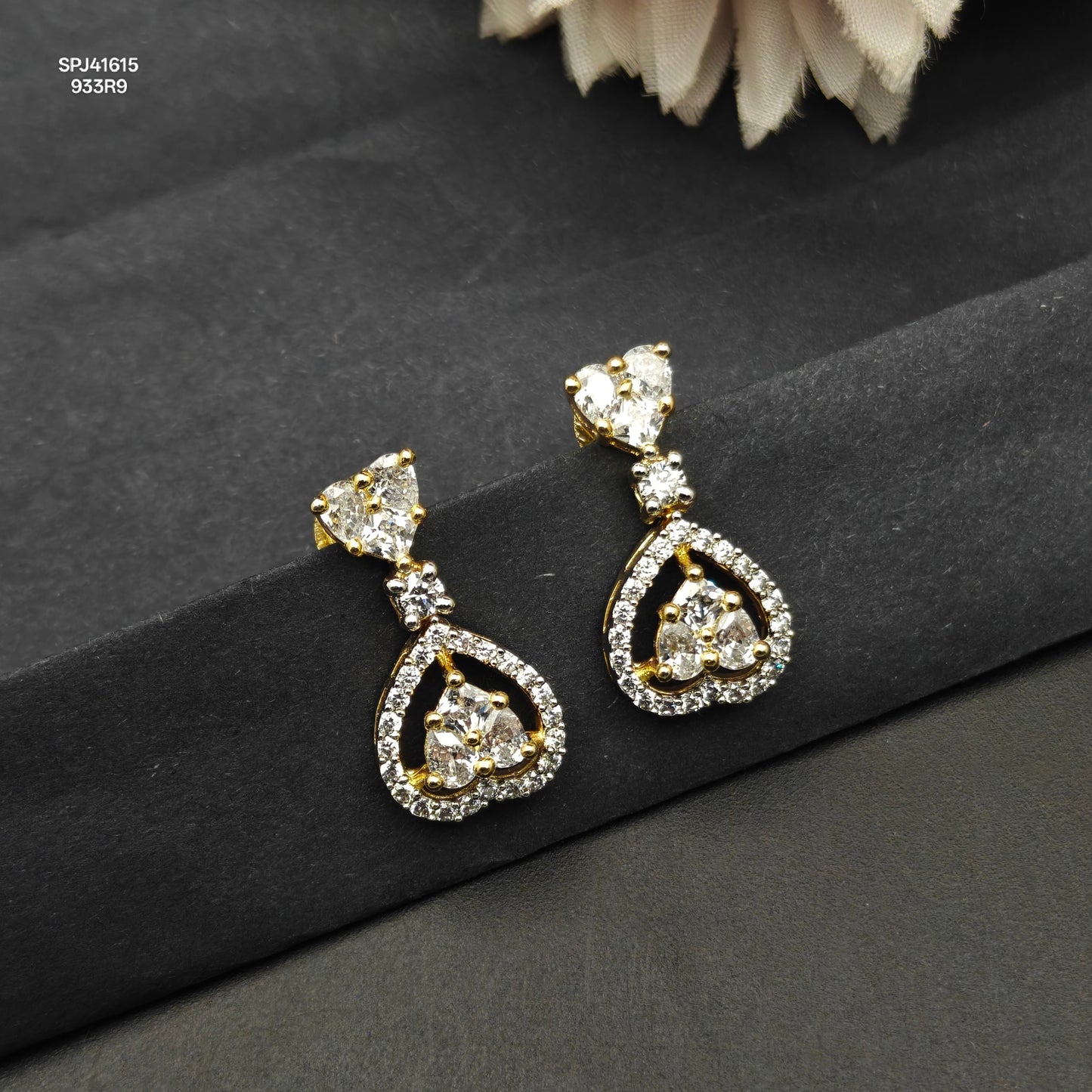41615 GJ Heart Shape Studs
