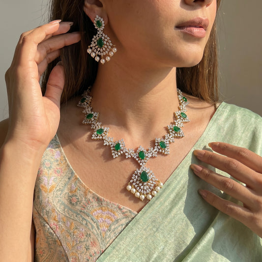41915 GJ Green Short Fancy Necklace Set With Screw Back Earrings