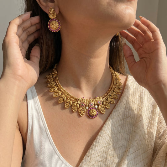 Jadau Laxmi Jalebi Short Necklace With Push Back Earrings