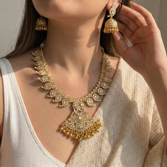 Pota Stone Full White Mango Short Necklace Set Golden Balls With Push Back Earrings
