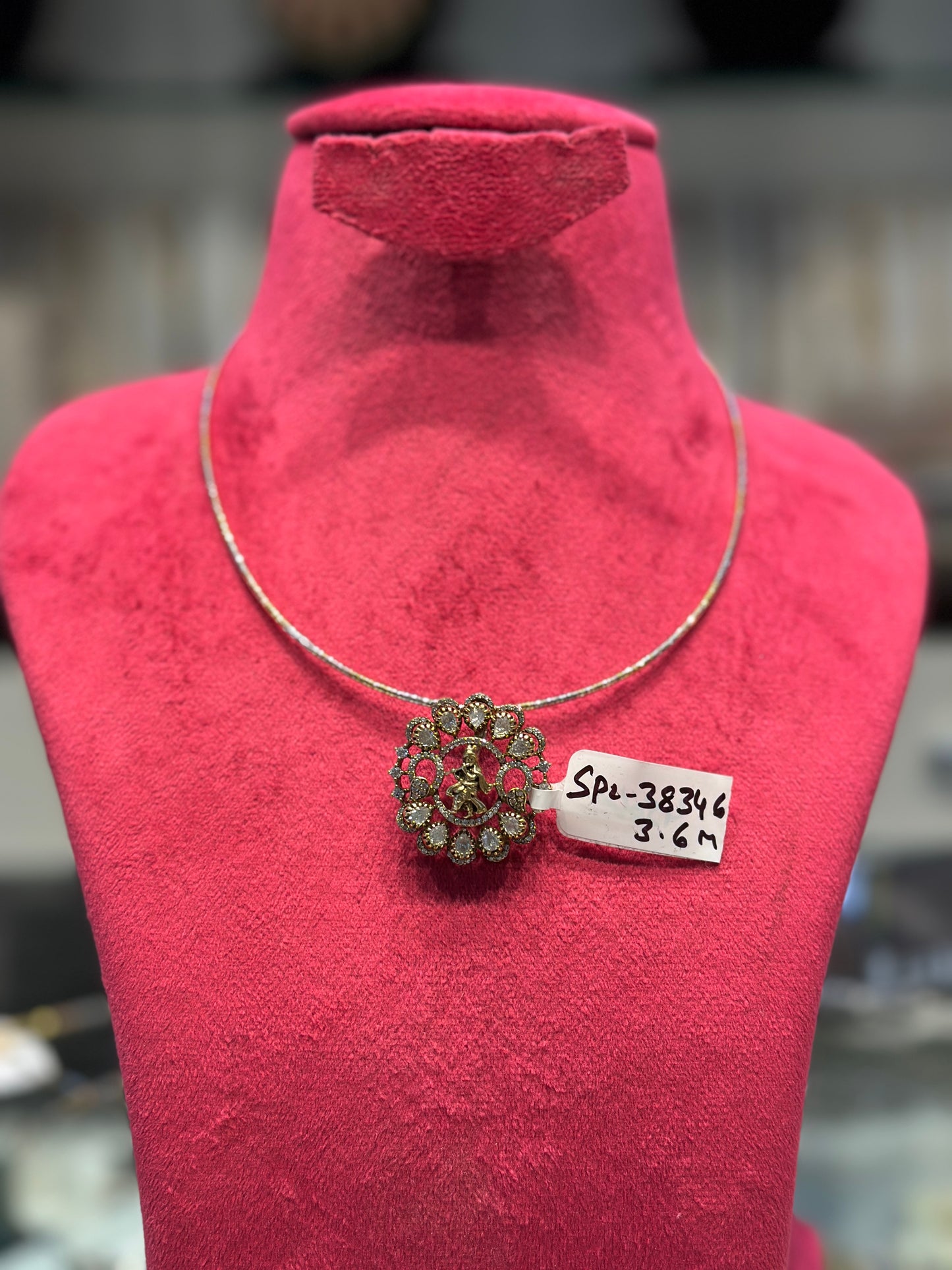 38346 Locket with chain