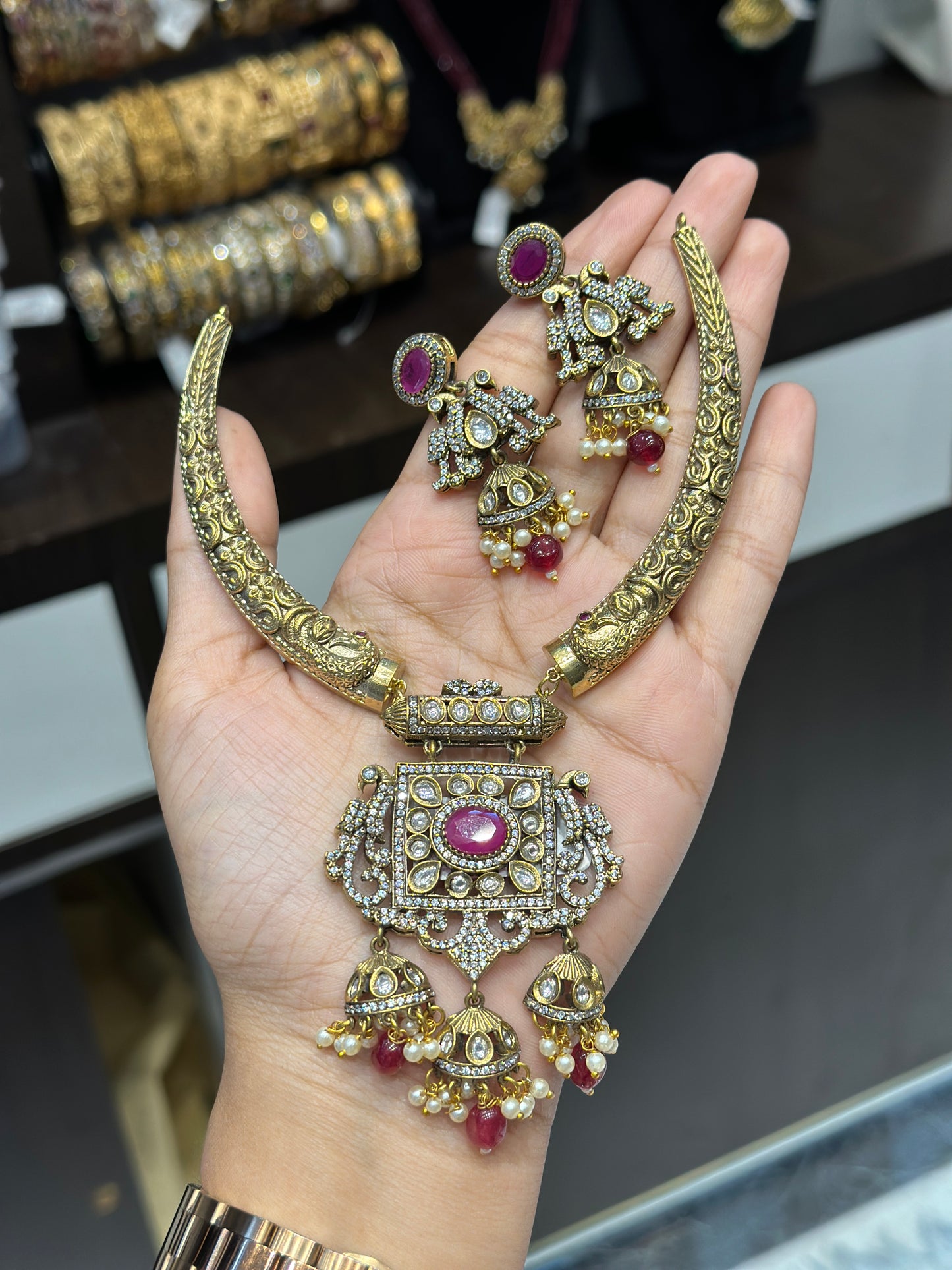 23743 Kante with Victorian locket and earrings