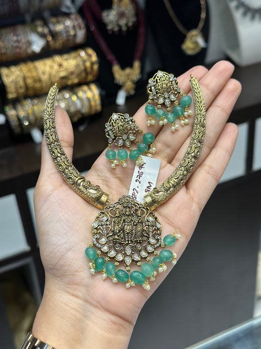 27699 Kante with Ramparivar locket and earrings