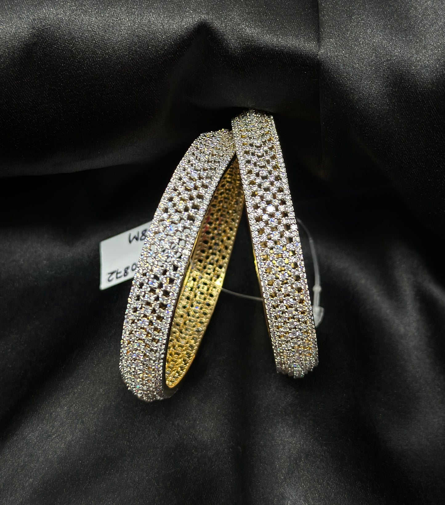 30872 Diamond look bangles