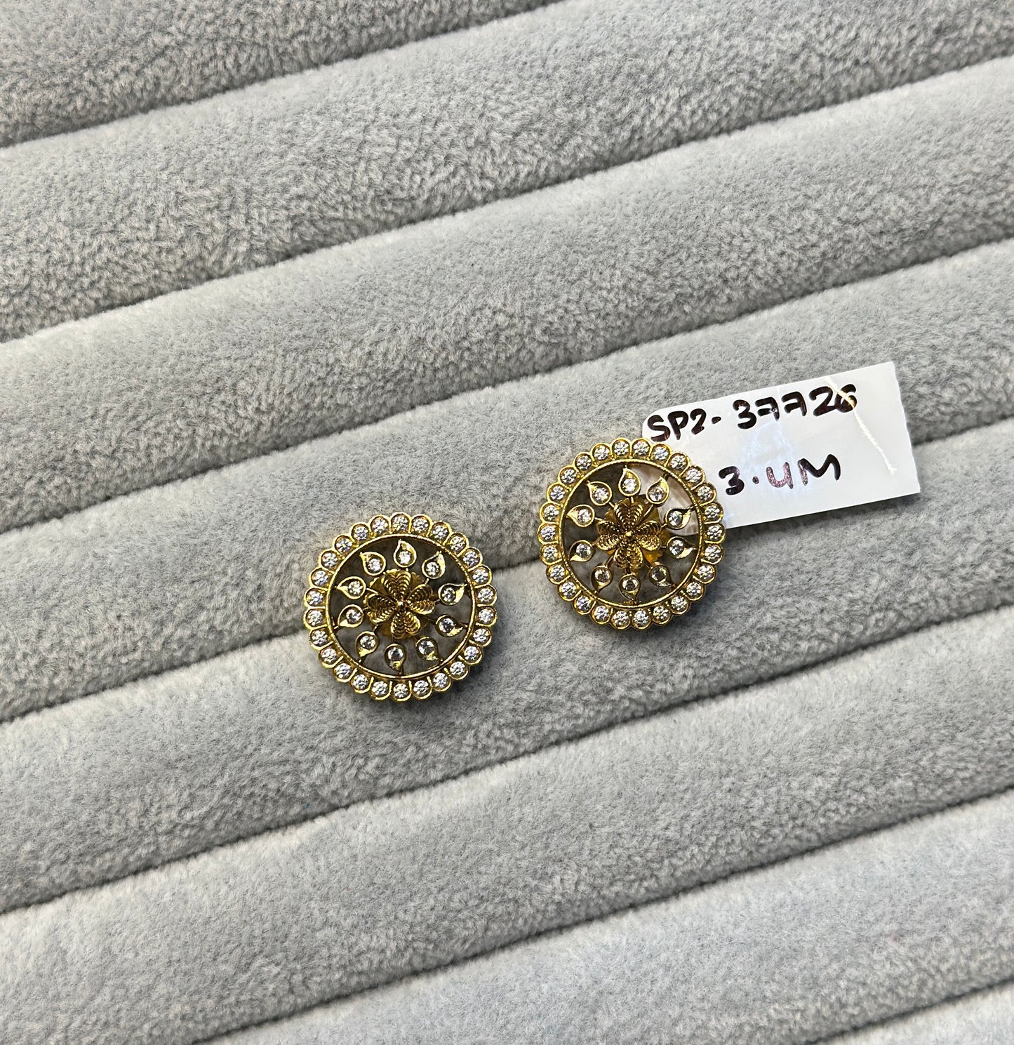 37726 Gold polish studs