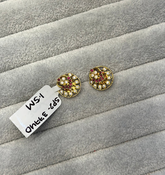 37740 Gold polish studs