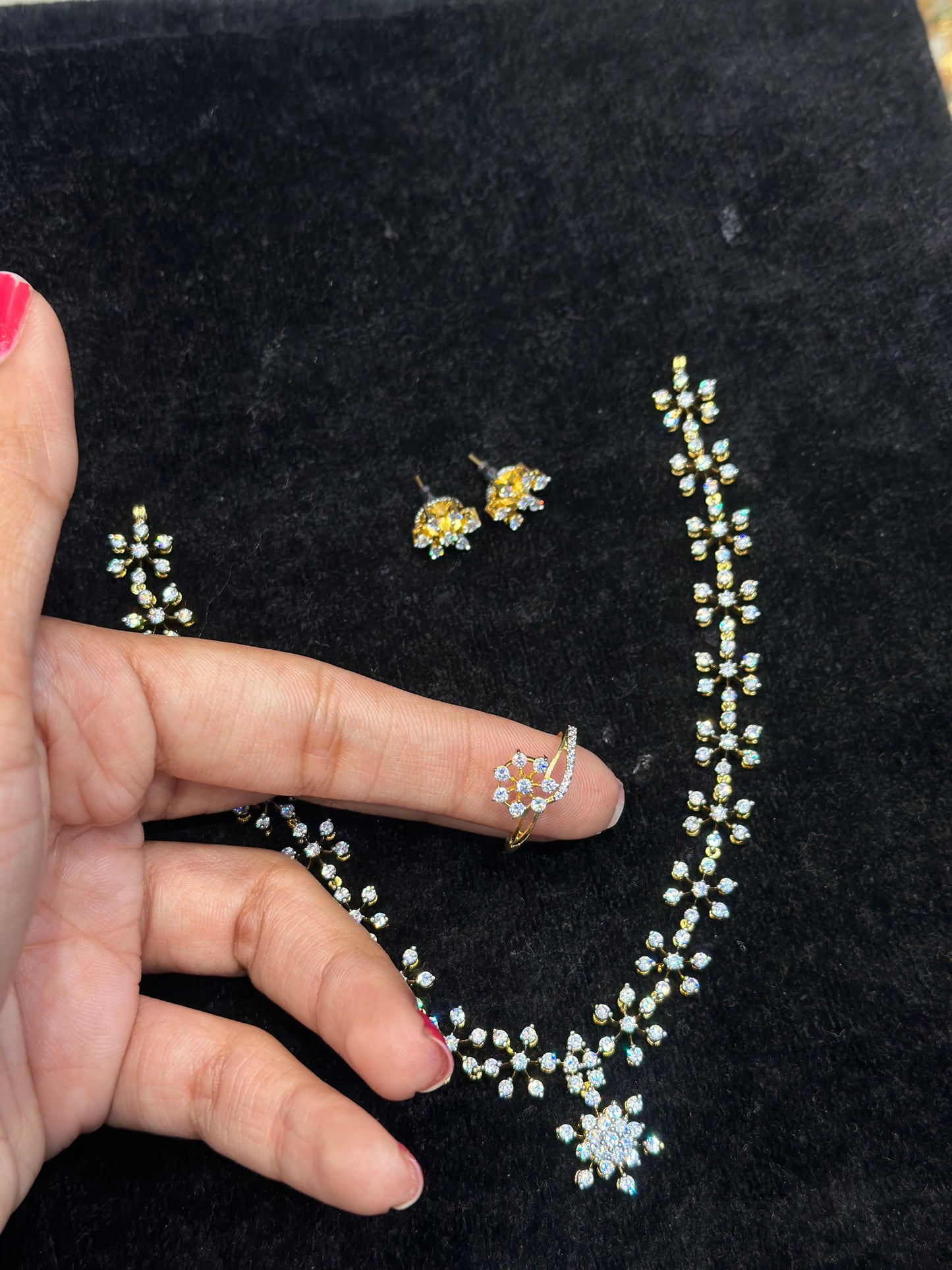 Flower necklace with earring and finger ring