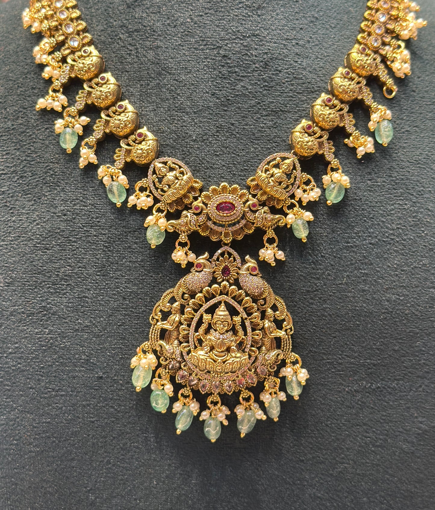 37635 Laxmi necklace with Russian beads