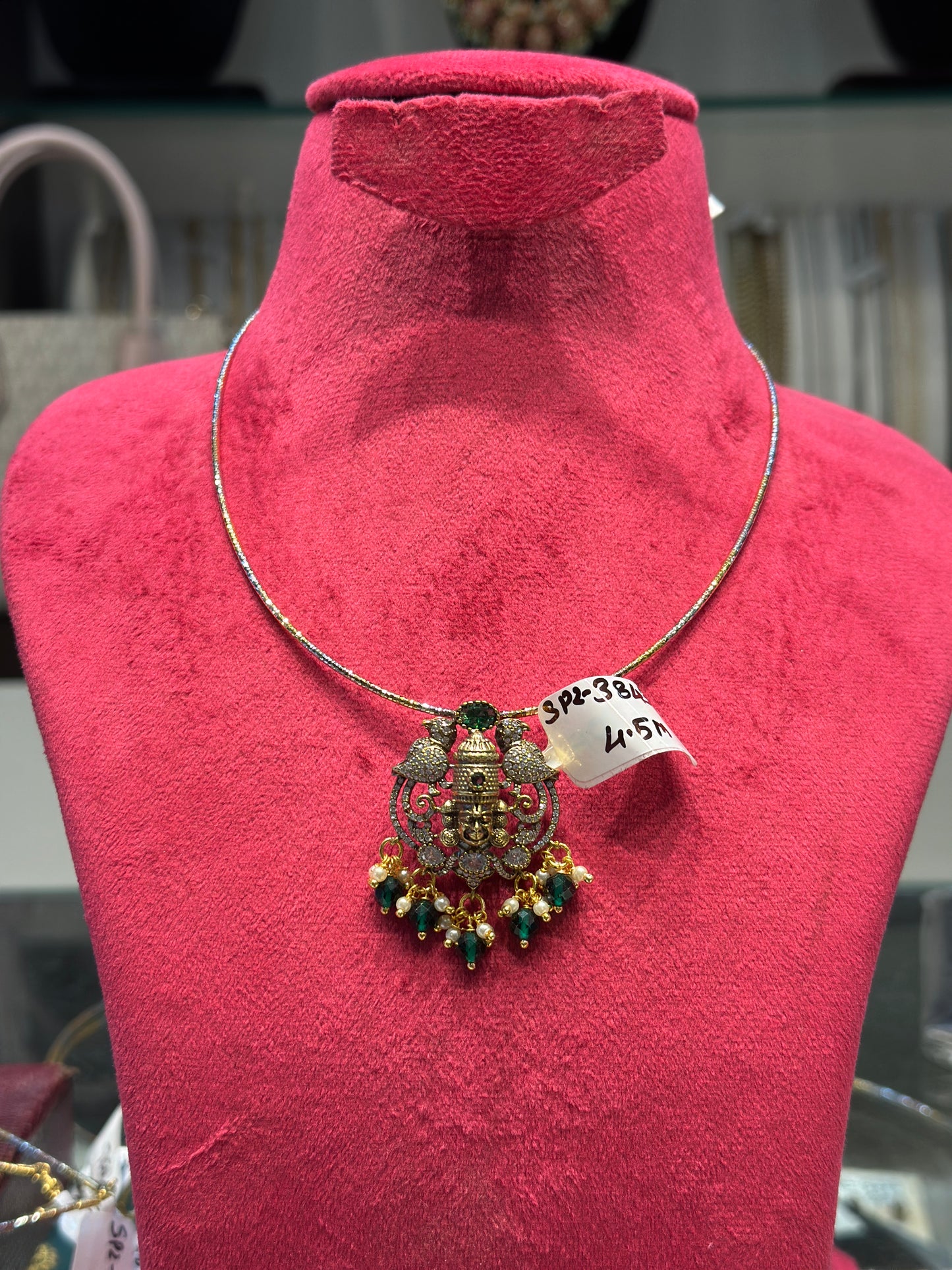 38438 Locket with chain