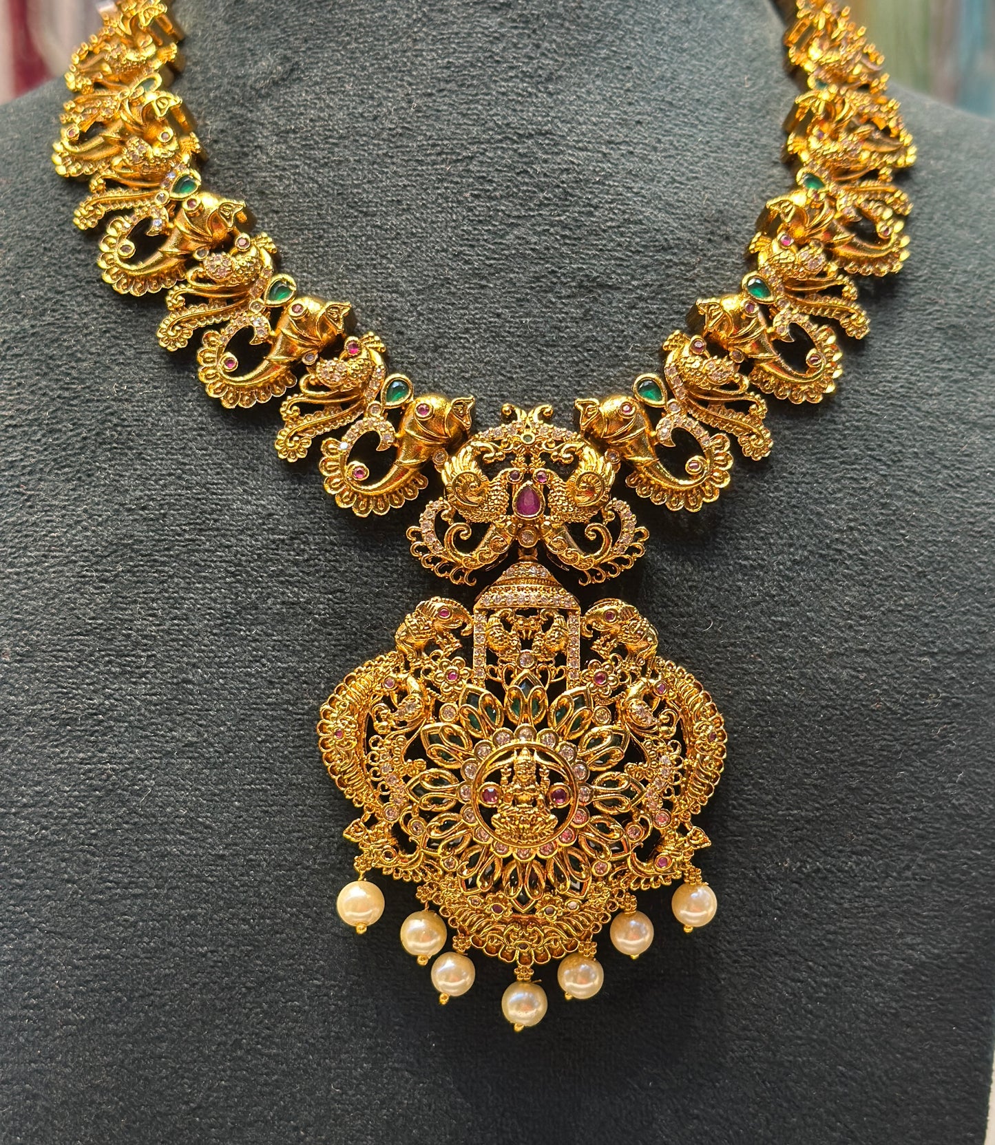 37802 Matte laxmi necklace with screwback earring